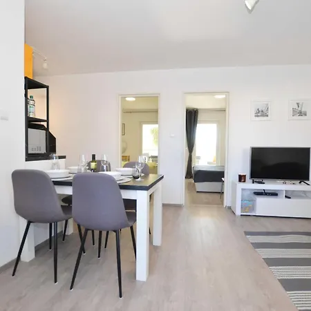 Tranquil And Bright With Loggia - Two Bedroom With Loggia * Rovinj