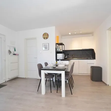Tranquil And Bright With Loggia - Two Bedroom With Loggia Apartmán *