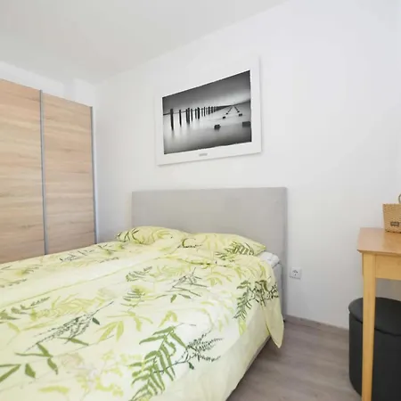 Tranquil And Bright With Loggia - Two Bedroom With Loggia Apartmán
