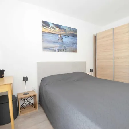 Tranquil And Bright With Loggia - Two Bedroom With Loggia Apartmán