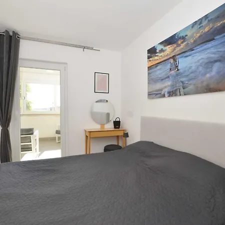 Tranquil And Bright With Loggia - Two Bedroom With Loggia Apartmán
